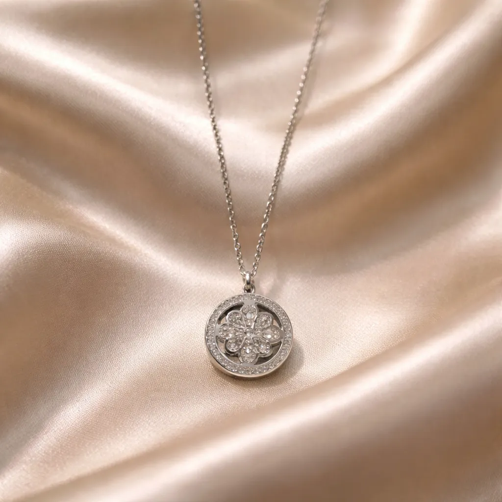 Κολιέ Floral Diamond Medallion – Ανοξείδωτο Ατσάλι