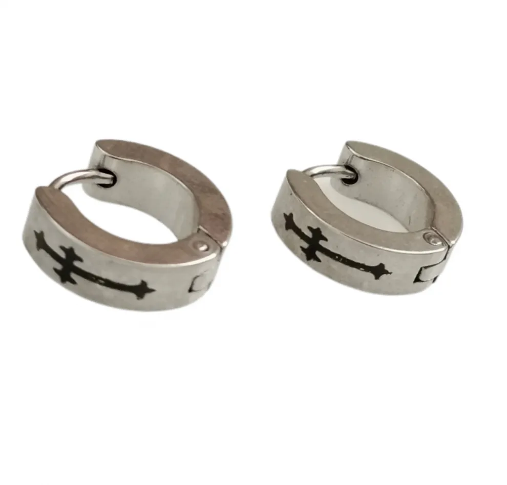 Σκουλαρίκια Steel Cross Huggies – Ανοξείδωτο Ατσάλ