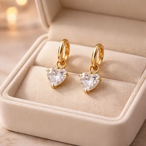 Σκουλαρίκια Crystal Heart Huggies – Χρυσό Ανοξείδωτο Ατσάλι