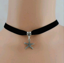 Trendy star choker.