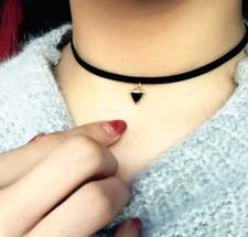 Trendy  choker  .