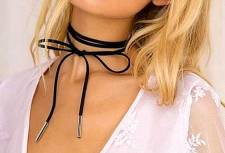 Trendy Blach choker.